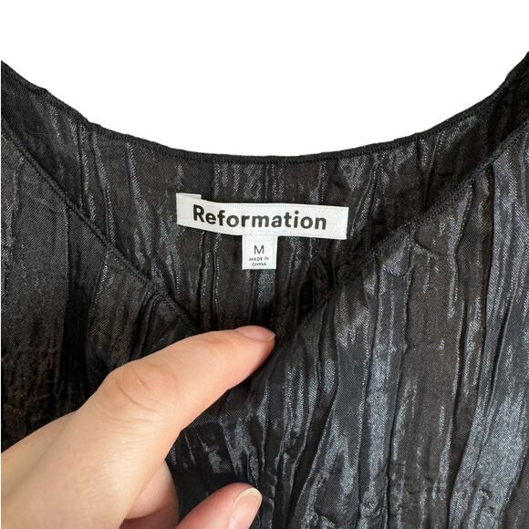 NWT Reformation Black Frida Crinkle Tank Top Medium Minimal Shell Camisole - Picture 6 of 9